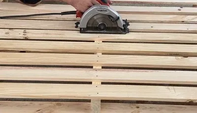 Uzman onarımlı tamirli palet, sıfır ürün performansında yenilenmiş uygun maliyetli ahşap palet.